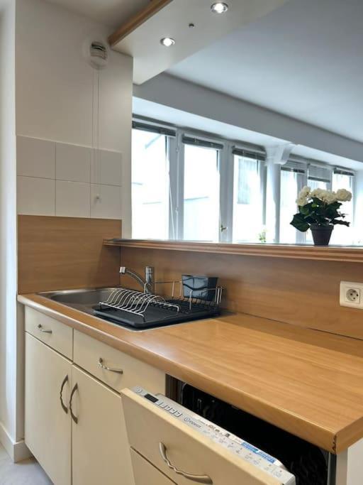 Appartamento Sublime Flat - Heart Of Paris - Le Marais Esterno foto